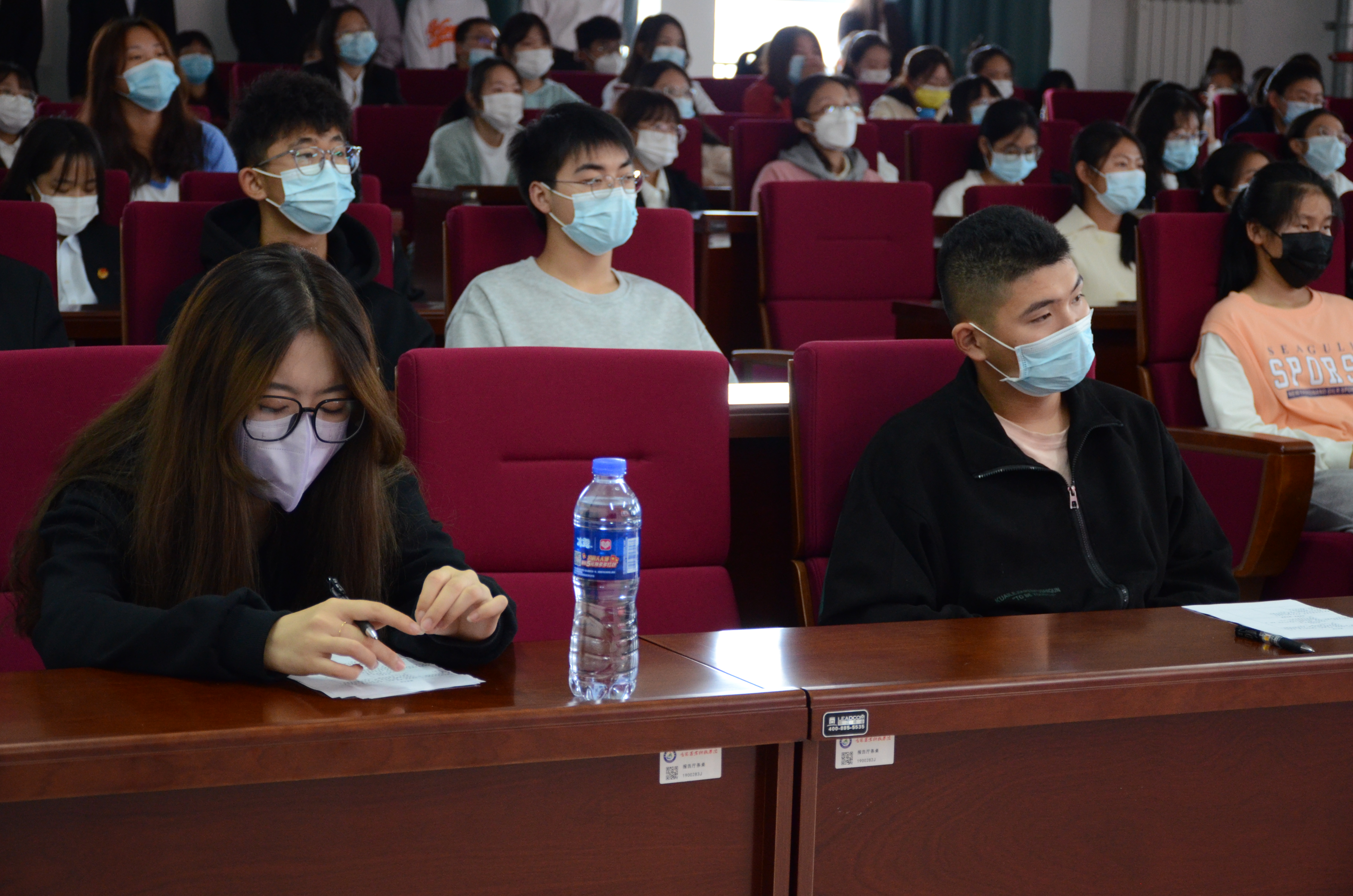 九游体育中国官网-包含弗赖堡斗志昂扬，圆满结束比赛的词条