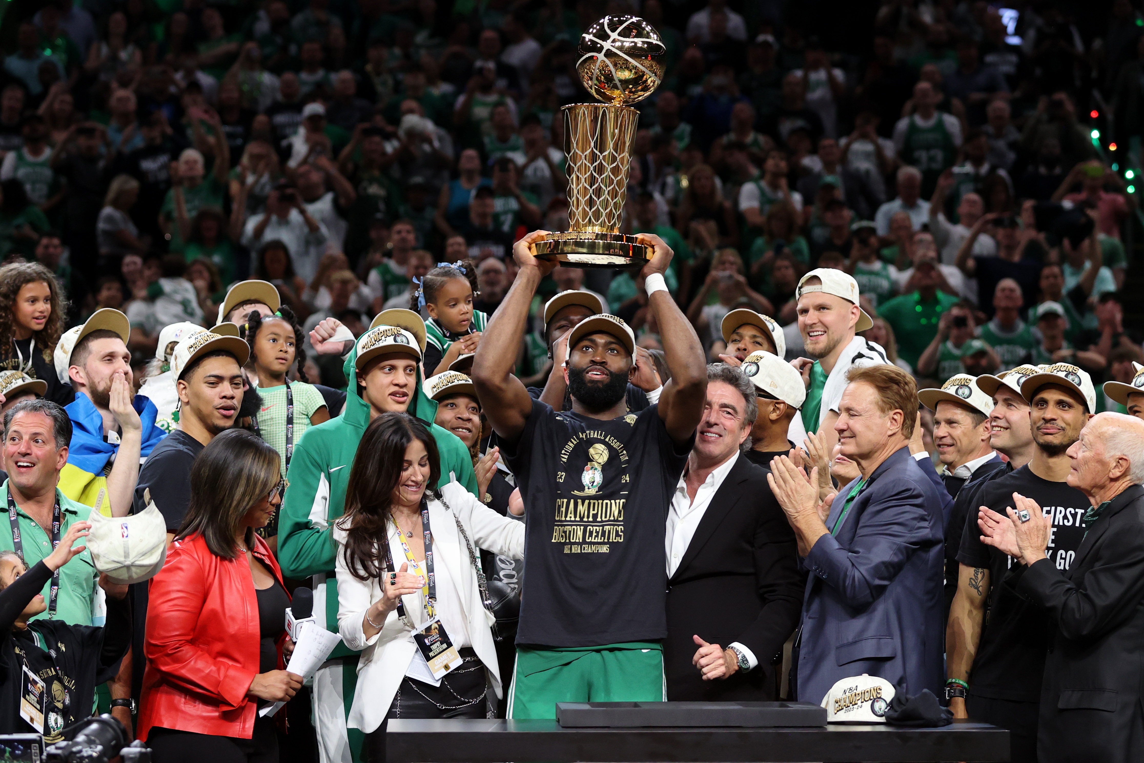 九游体育网页版登录入口-NBA季后赛即将打响，谁将夺得总冠军？
