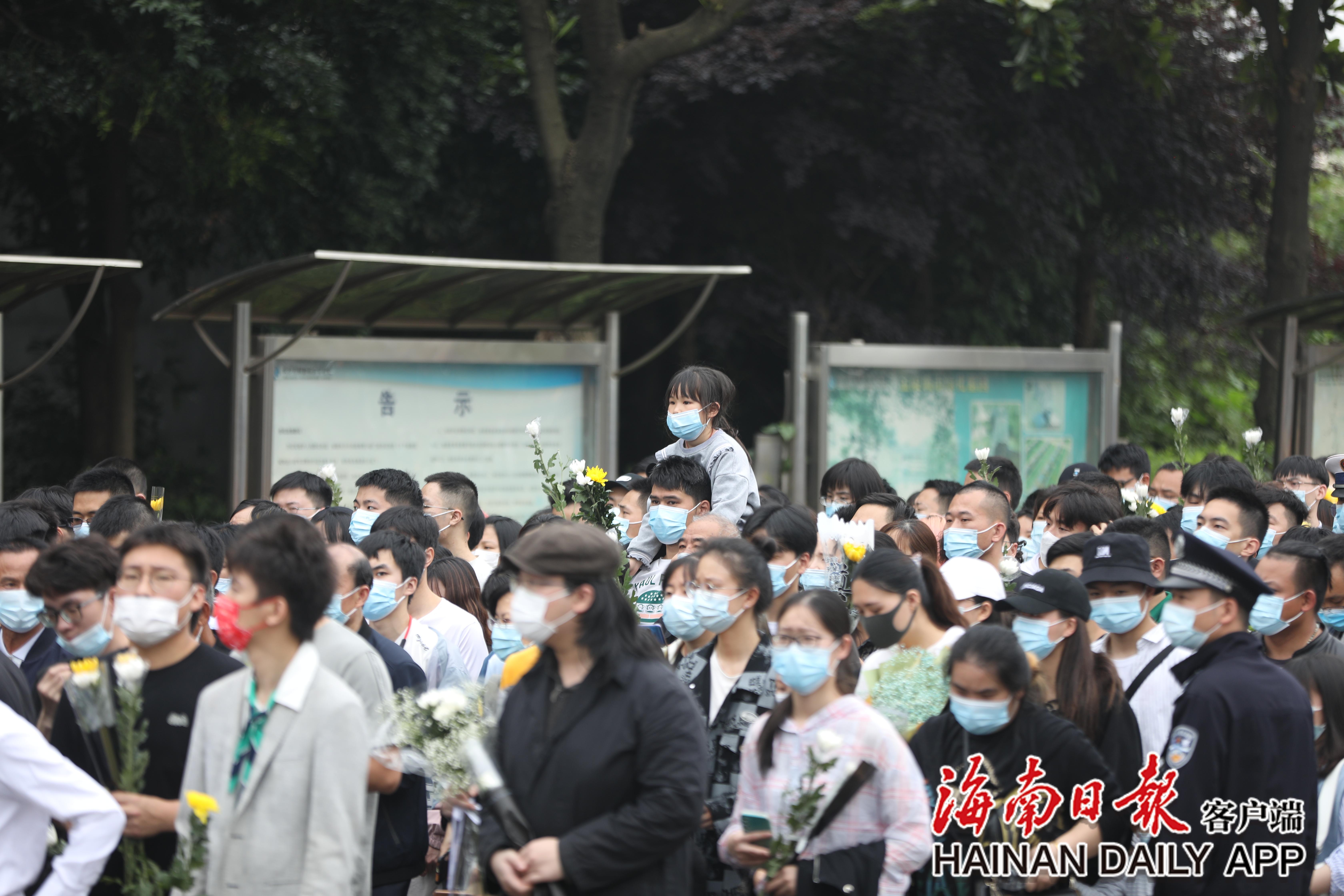 包含主教练宣布退役，球员集体致敬送别的词条