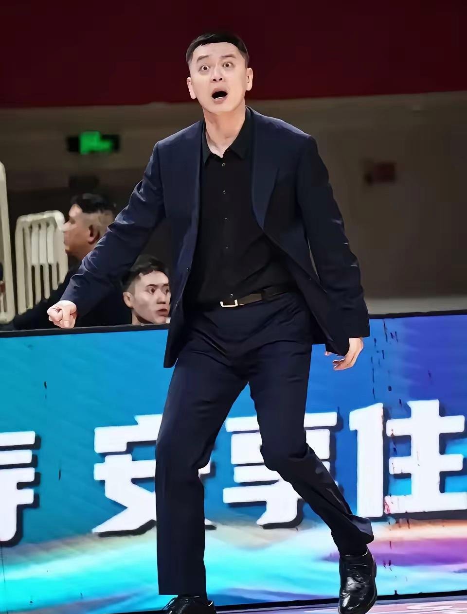 关于辽宁队在场上表现抢眼，震撼全场观众的信息