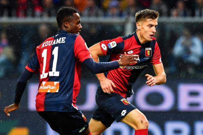 九游体育在线-卡利亚里门将神勇扑救，助球队击败强敌