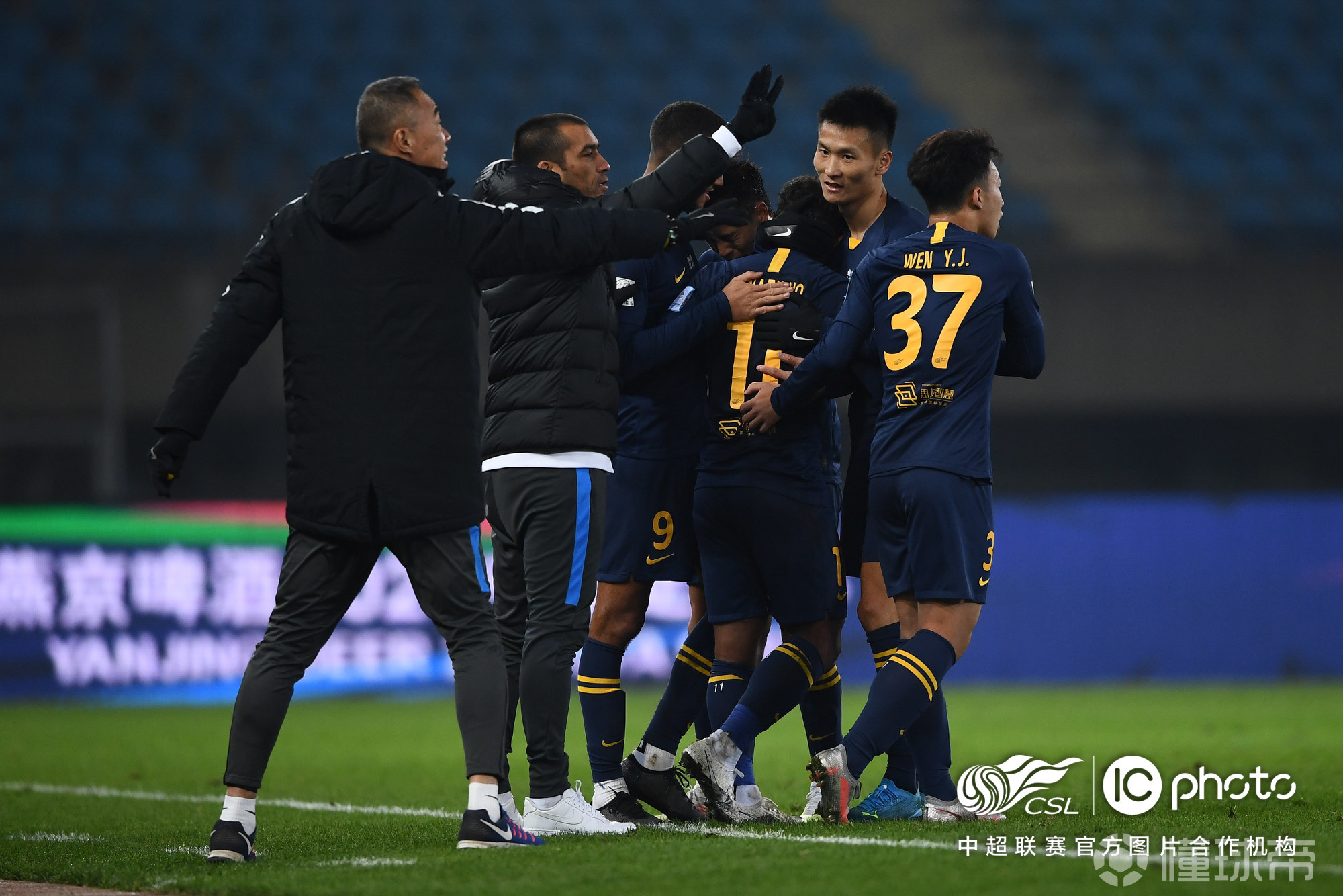 苏宁客场逆袭，憾负广州富力的简单介绍